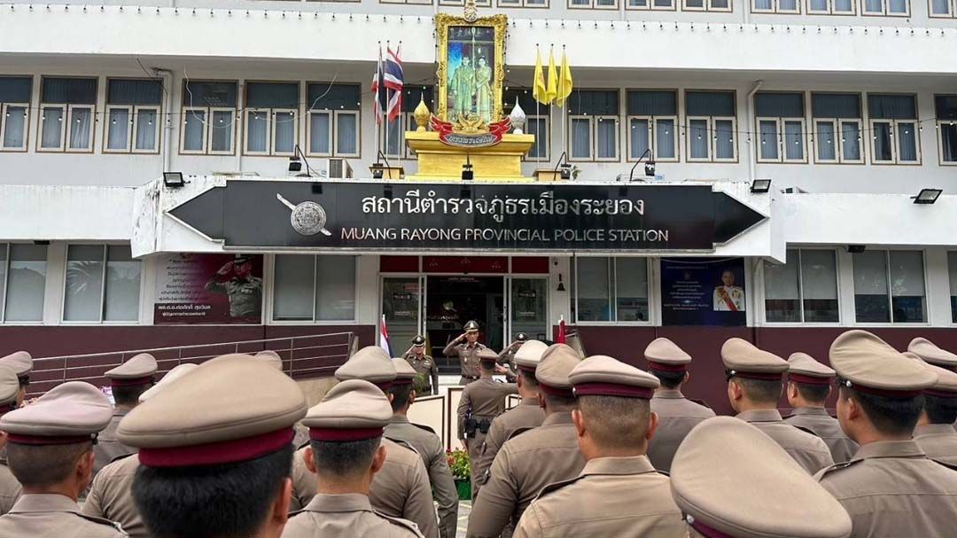 ‘พล.ต.อ.สุรพงษ์ ที่ปรึกษาพิเศษตร.’กำชับนโยบาย-ตรวจเยี่ยม‘สภ.เมืองระยอง’