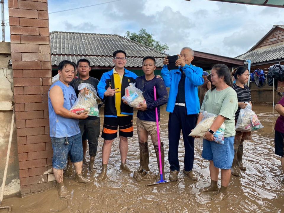 ‘มงคลกิตติ์’ นำทัพ ปชป. ลุยช่วยน้ำท่วมเชียงราย