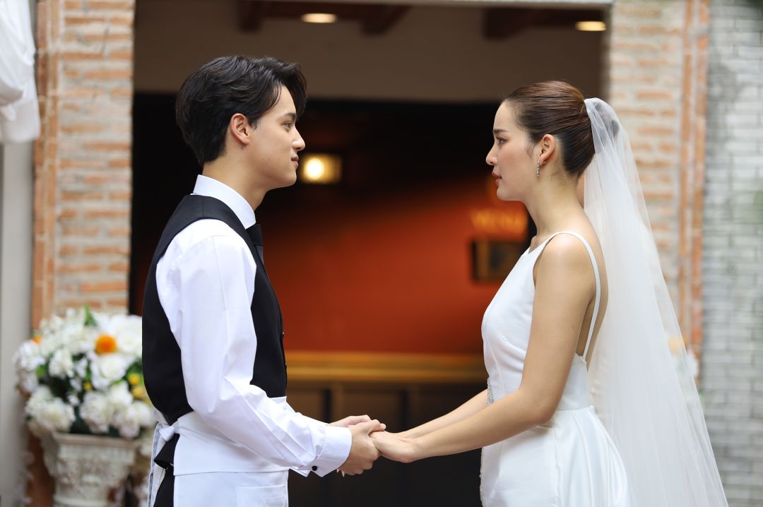 'เจมส์ จิ-ไอซ์ พาริส'ร่วมส่งตัวเจ้าสาว 'โบว์ เมลดา' แต่งงานกับ 'เกรท วรินทร'