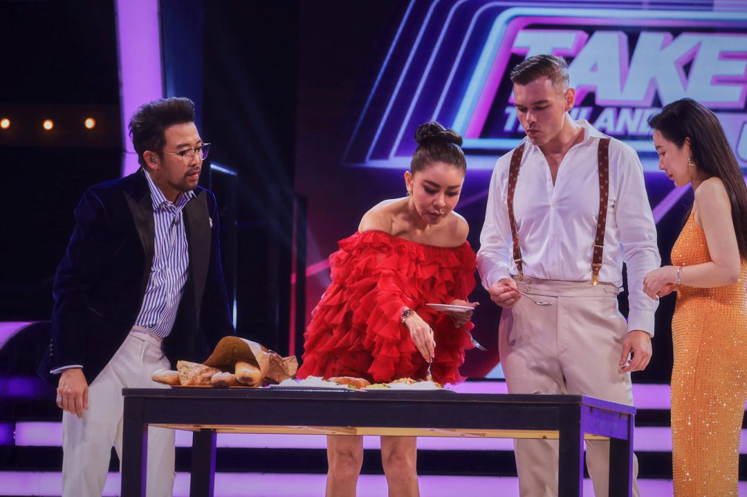 หนุ่มโสดชาวฝรั่งเศส โดน 'เป็กกี้-ศรีธัญญา' ชวนกินแซ่บกลางรายการTake Me Out Thailand