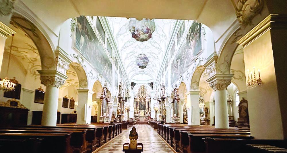 แหวกฟ้าหาฝัน : St. Peter Abbey Salzburg