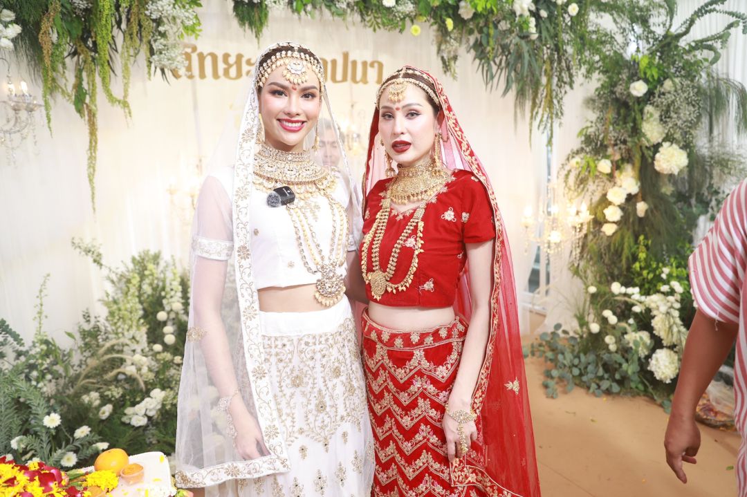 'ขวัญ-แอนนาเสือ'แปลงกายเป็นสาวอินเดีย นุ่งส่าหรีสวยฉ่ำ ขอพรพระพิฆเนศ ใน มูเตเลดี้