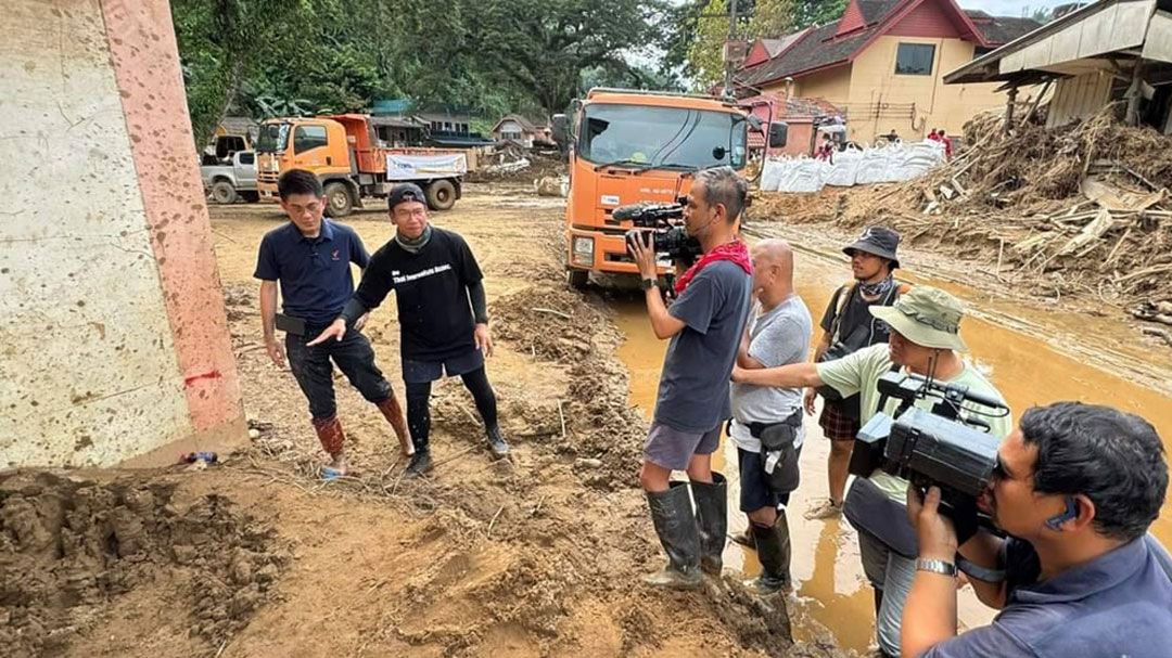 ไทยพีบีเอสร่วมฝ่าวิกฤตน้ำท่วมเกาะติดสถานการณ์ต่อเนื่องพร้อมส่งความช่วยเหลือฟื้นฟูเยียวยาผู้ประสบภัย