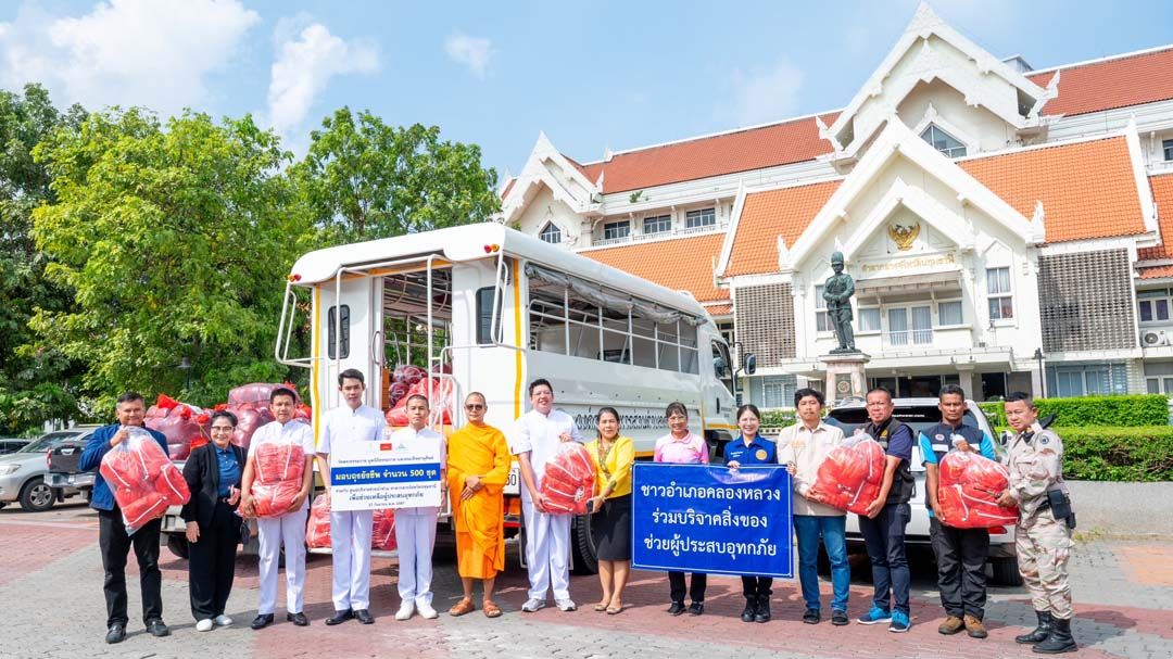 ‘วัดพระธรรมกาย-มูลนิธิ-คณะศิษยานุศิษย์ฯ’มอบถุงยังชีพช่วยผู้ประสบภัยภาคเหนือ