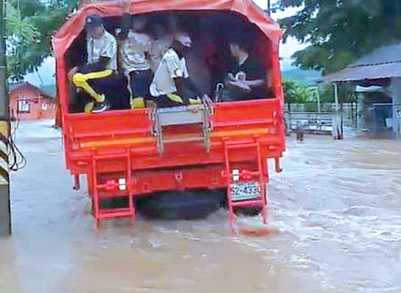 เชียงรายอ่วมอีก  ฝนกระหน่ำแม่สายจมบาดาล  เตือนชาวบ้านรีบอพยพหนีน้ำ