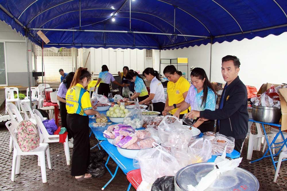 สกู๊ปพิเศษ : เชียงใหม่ ระดมทุกส่วนราชการร่วมใจช่วยเหลือผู้ประสบภัย จัดทำข้าวกล่อง กระจายสิ่งของบริจาค และให้บริการสายด่วน