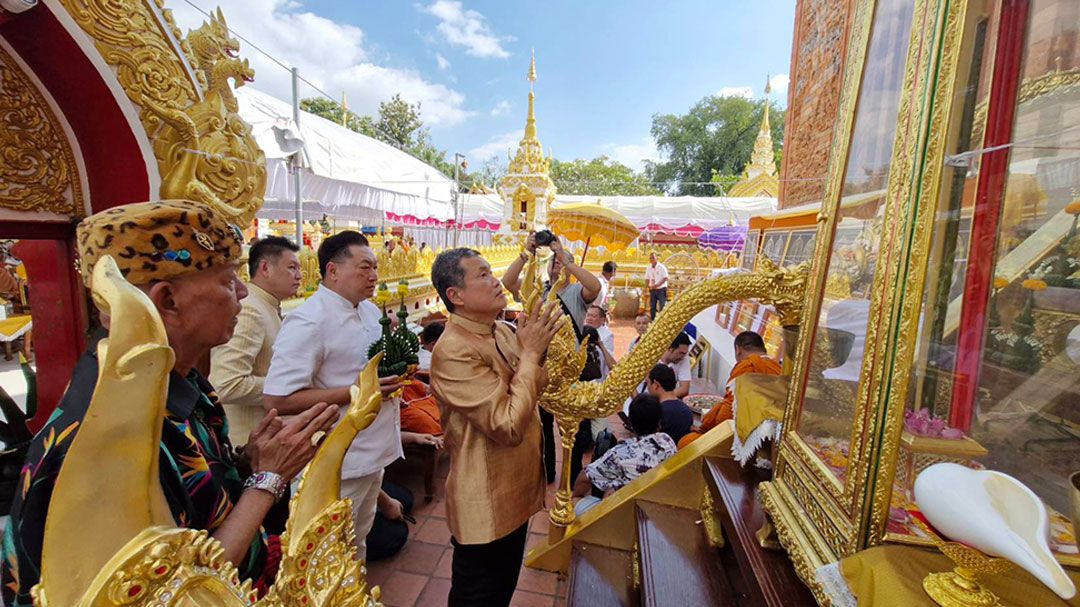 'สุทธิพงษ์-ดร.วันดี'ประกอบพิธีพุทธาภิเษก วัตถุมงคล'เหรียญยันต์มหามงคลโลก' โดย88เกจิคณาจารย์