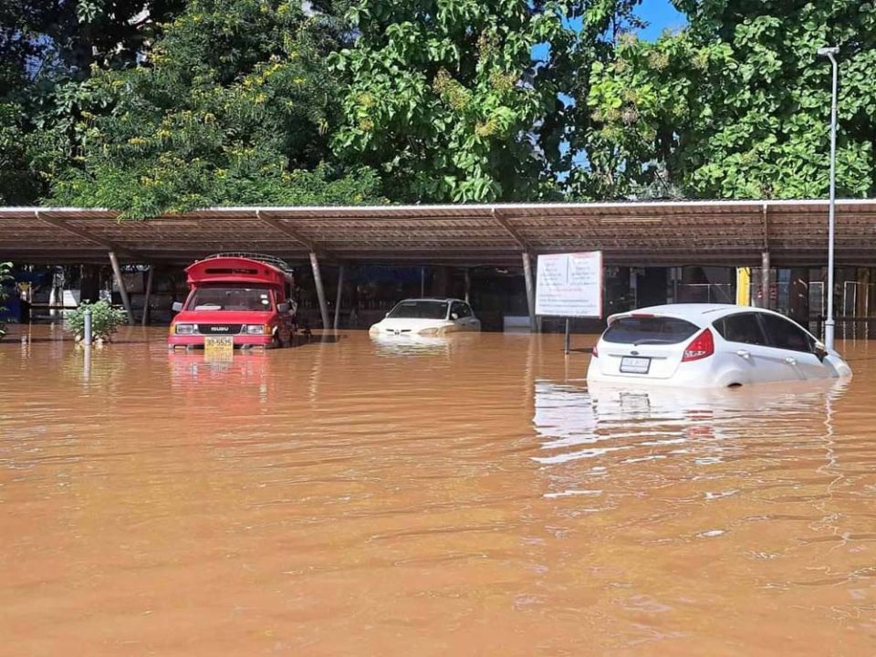 น้ำปิงไหลทะลักท่วมขยายวงกว้าง  เชียงใหม่จมบาดาล  สถานีรถไฟ-ย่านศก.ไม่รอด