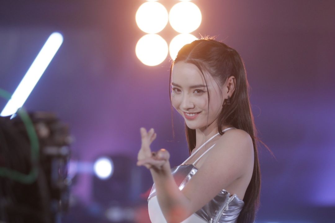 อีพีแรก 'ไฟน้ำค้าง'แซ่บพริกยกสวน 'มุกดา'สวมบทพริตตี้เซ็กซี่ทำ'ยูโร'ตะลึง