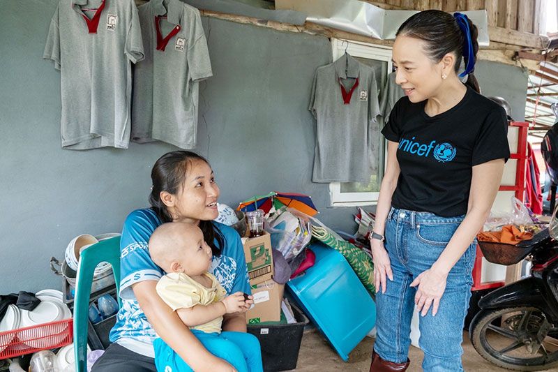 ‘มาดามแป้ง’ ลงพื้นที่ร่วมกับ ‘ยูนิเซฟ’ มอบสิ่งของบรรเทาทุกข์ผู้ประสบอุทกภัย