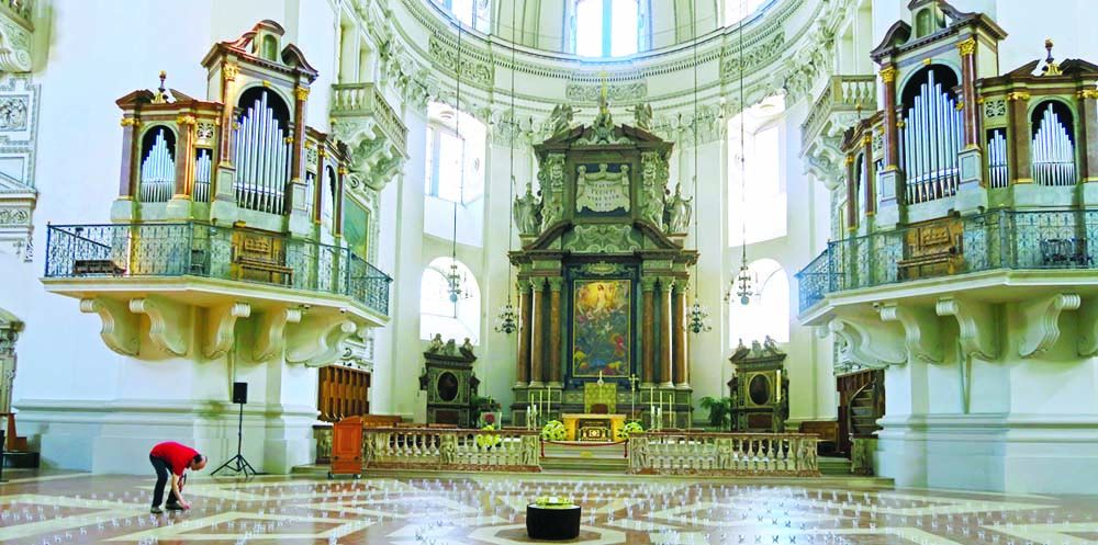 แหวกฟ้าหาฝัน : Salzburg Cathedral