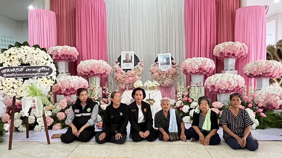 'สมศักดิ์'มอบ'สส.พรรณสิริ'ร่วมงานศพ 2 พ่อ-ลูก เหตุดินสไลด์ จ.สุโขทัย