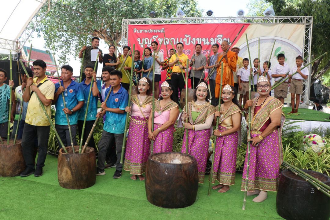 สกู๊ปพิเศษ : แข่งขันโขลกขนมจีน ร่วมอนุรักษ์สืบสานประเพณี จ.อ่างทอง