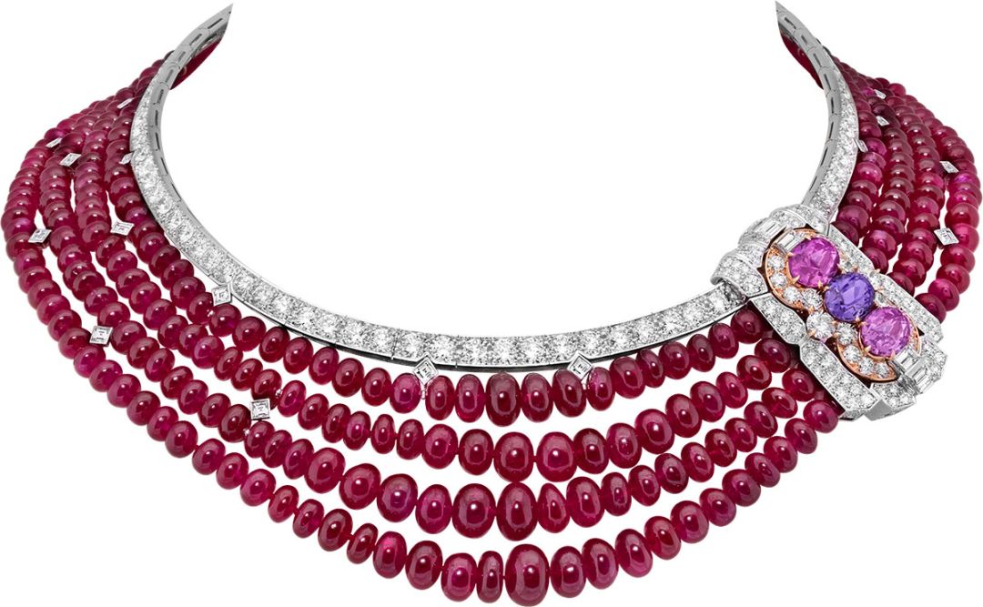 Van Cleef & Arpels กับเฉดสีแดงเพลิงของทับทิมอันน่าลํ้าค่า