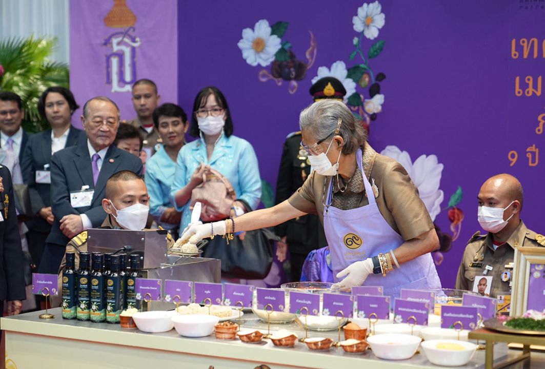สมเด็จพระกนิษฐาธิราชเจ้าฯ ทรงปรุง มันฝรั่งปั้นก้อนสอดไส้ วังสระปทุม เมนูอร่อยด้วยน้ำมันเมล็ดคามีเลีย ภัทรพัฒน์