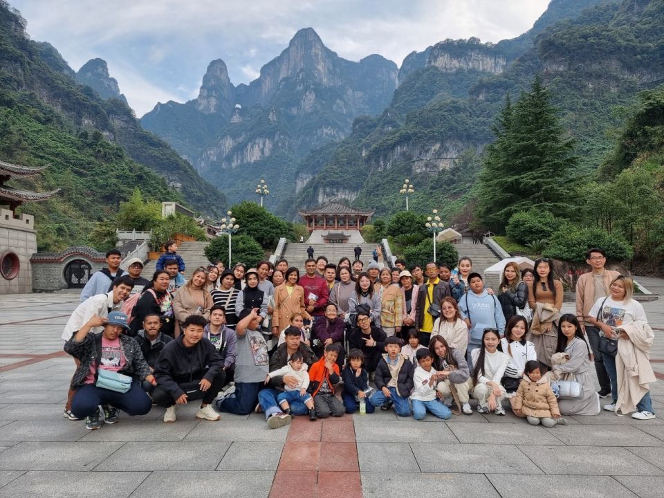 'บ้านหมอละออง'จัดทริปท่องเที่ยวประจำปี พาพนักงานตะลุยแดนมังกร มอบความสุข