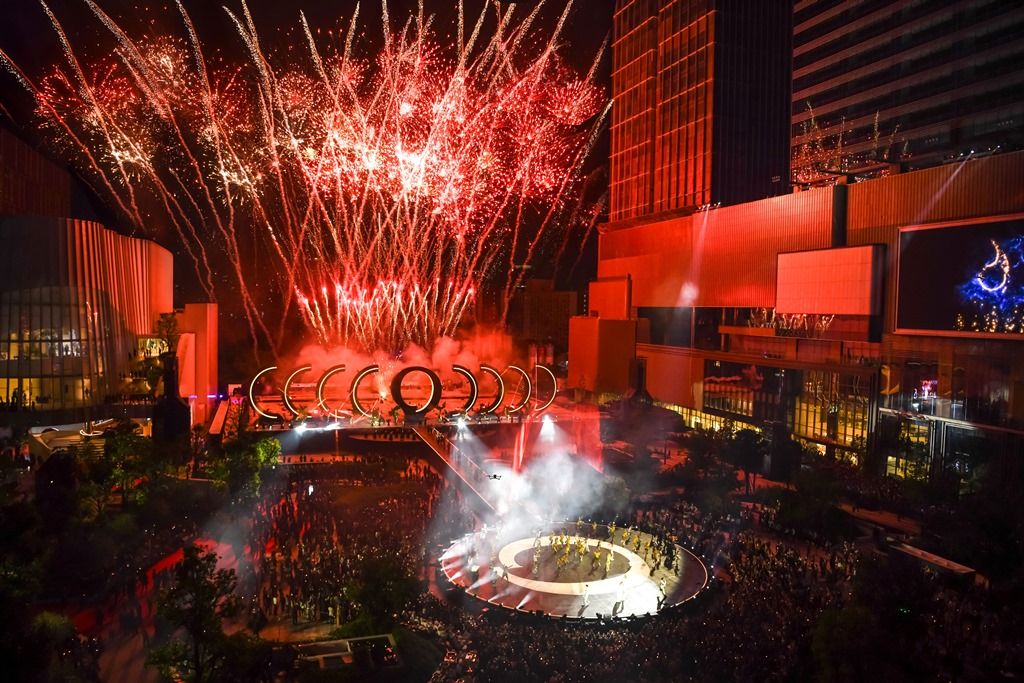 เผยโฉม ‘วัน แบงค็อก’ แลนด์มาร์คใหม่ใจกลางกรุงเทพฯ ดาราศิลปินกว่า 500 ชีวิตร่วมฉลอง