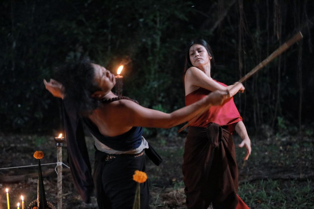 ข้าวสารเสกก็ไม่กลัว 'ยิหวา' ตบสั่งสอนหมอผีใน 'นางนาคพระโขนง'