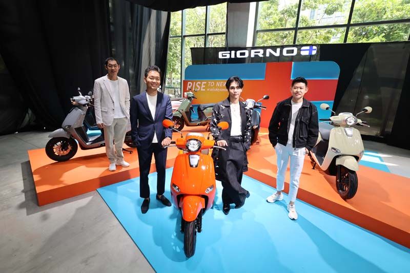 เปิดตัวรถจักรยานยนต์ บนแฟชั่นรันเวย์ 2 รุ่นใหม่ ในงาน “Honda Fashion A.T. Week”