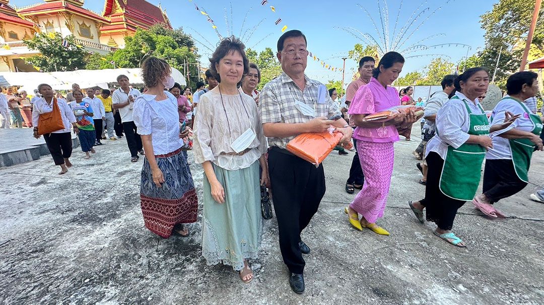 กาฬสินธุ์เอาบุญใหญ่'กฐินสามัคคี' บูชาเหรียญเลื่อนสมณศักดิ์หลวงปู่บัวศรี