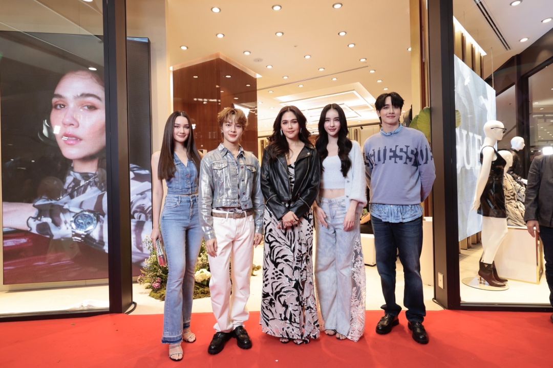 'ชมพู่ อารยา'นำทัพดาราอัปเดตเทรนด์แฟชั่นใหม่ที่ GUESS Flagship Store