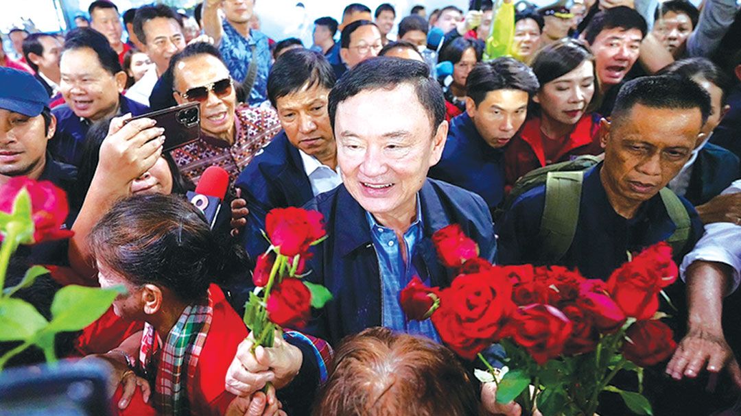 สาวกเสื้อแดงแห่ต้อนรับกระหึ่ม!  ‘แม้ว’เยือนอุดร  ไล่ทุบ‘ปชน.’ชิงนายกอบจ.