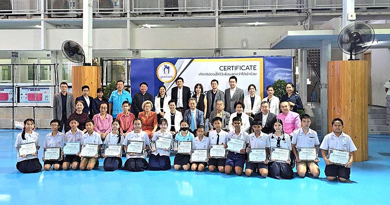 มูลนิธิกำลังใจจัด  ‘วันส่งต่อกำลังใจ’  มอบ143ทุนศึกษา