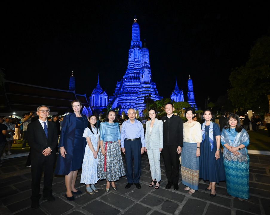 ยูนิเซฟรวมพลังผู้นำและเยาวชน เนรมิตพระปรางค์วัดอรุณฯ เป็นสีฟ้า ในงาน 'Turn Blue'