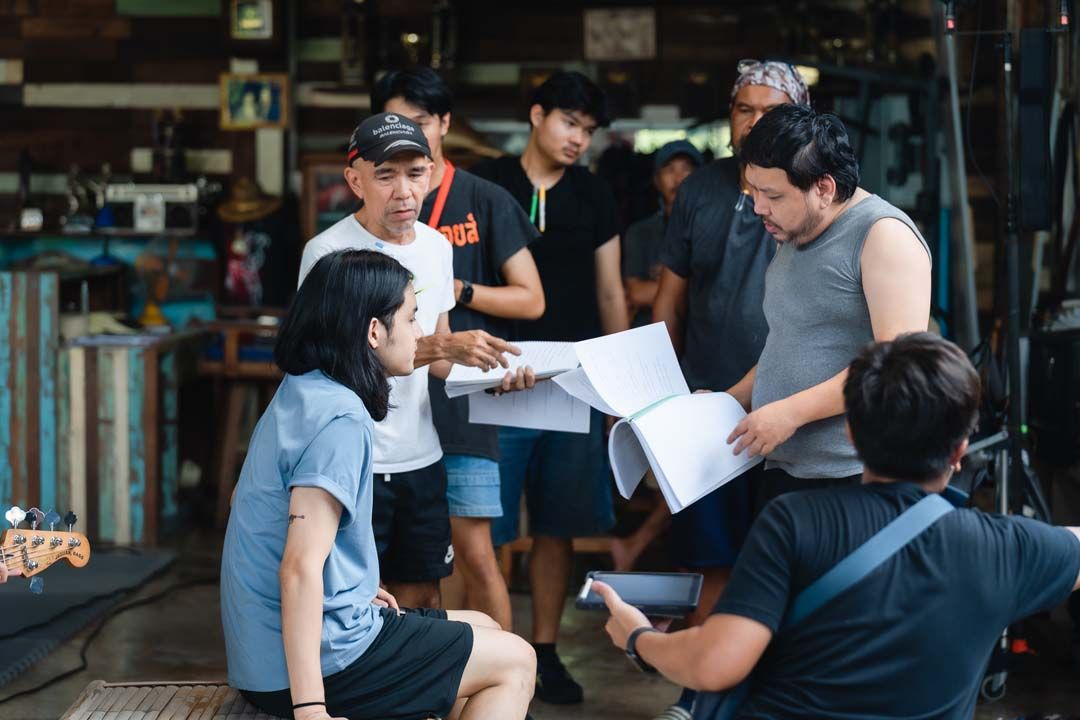 ‘พิง ลำพระเพลิง’ กว่าจะขึ้นแท่นผู้กำกับคุณภาพ  สู่ผลงานใหม่ ‘แสนสนั่น พันธุ์สั่นสู้’