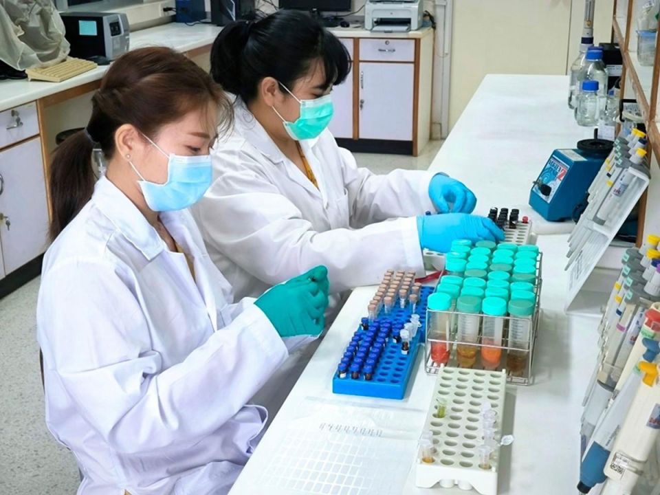 กรมวิทย์ เผยล้างองุ่นด้วยน้ำสะอาดผสมผงฟู สามารถลดสารเคมีตกค้างได้