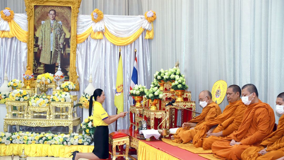 สวนสุนันทา จัดพิธีทำบุญตักบาตรถวายเป็นพระราชกุศล น้อมรำลึกพระมหากรุณาธิคุณ ในหลวง ร.9