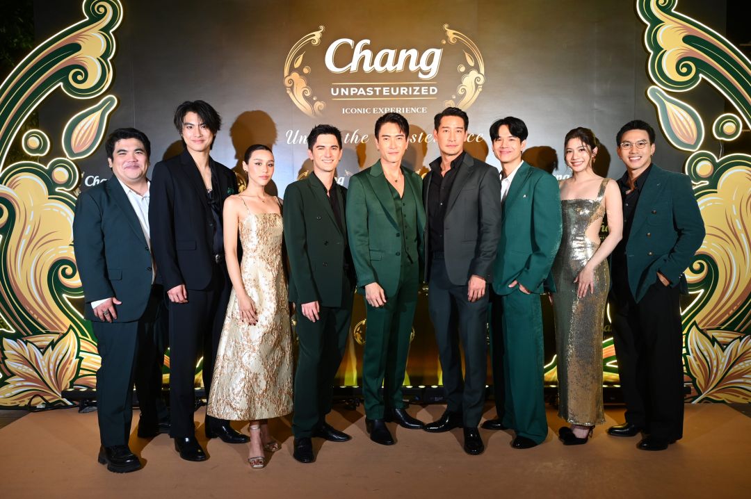 'มาวิน ทวีผล -ป้อง ณวัฒน์'ชวนคู่รักข้าวใหม่ปลามัน'ชิน-ลิลลี่'ฉลองพรีคริสต์มาสติดแกลม