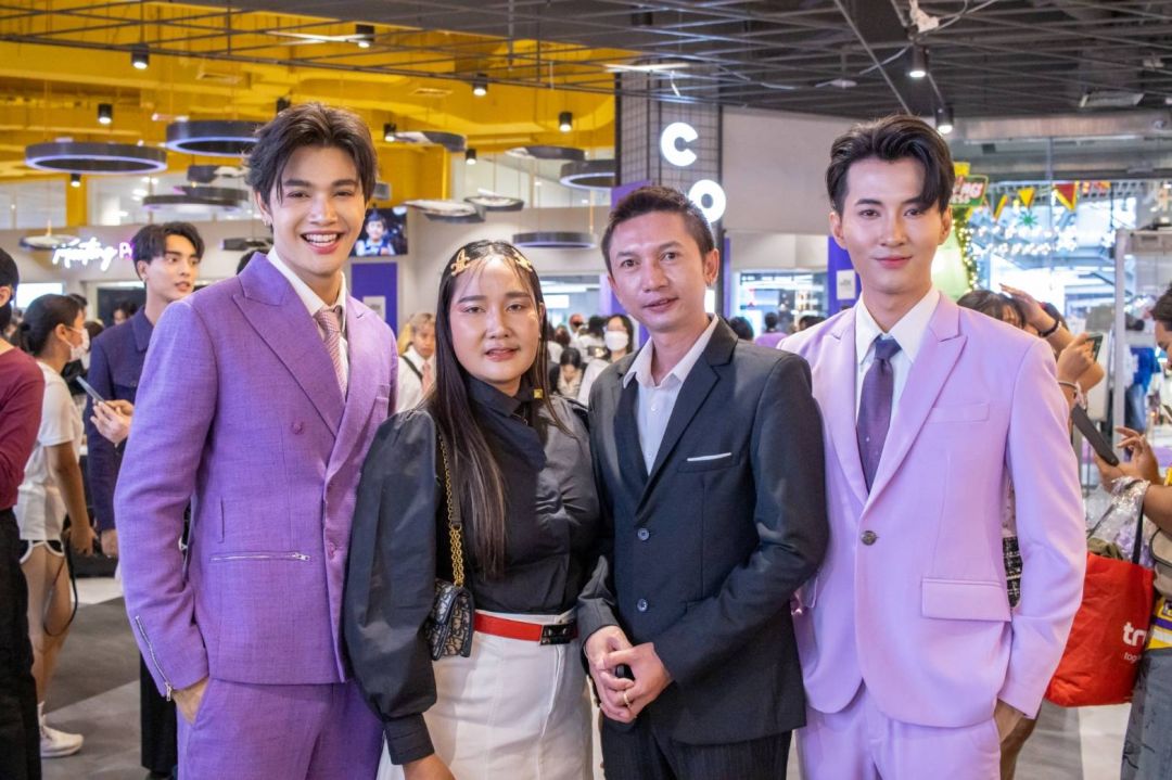 'เล้งแสตมป์'ควง2ผู้บริหารเดอะลิตเติ้ลบีส์คลับ ร่วมเดินพรมม่วงเวที Idol Exchange พร้อมทัพนักแสดง