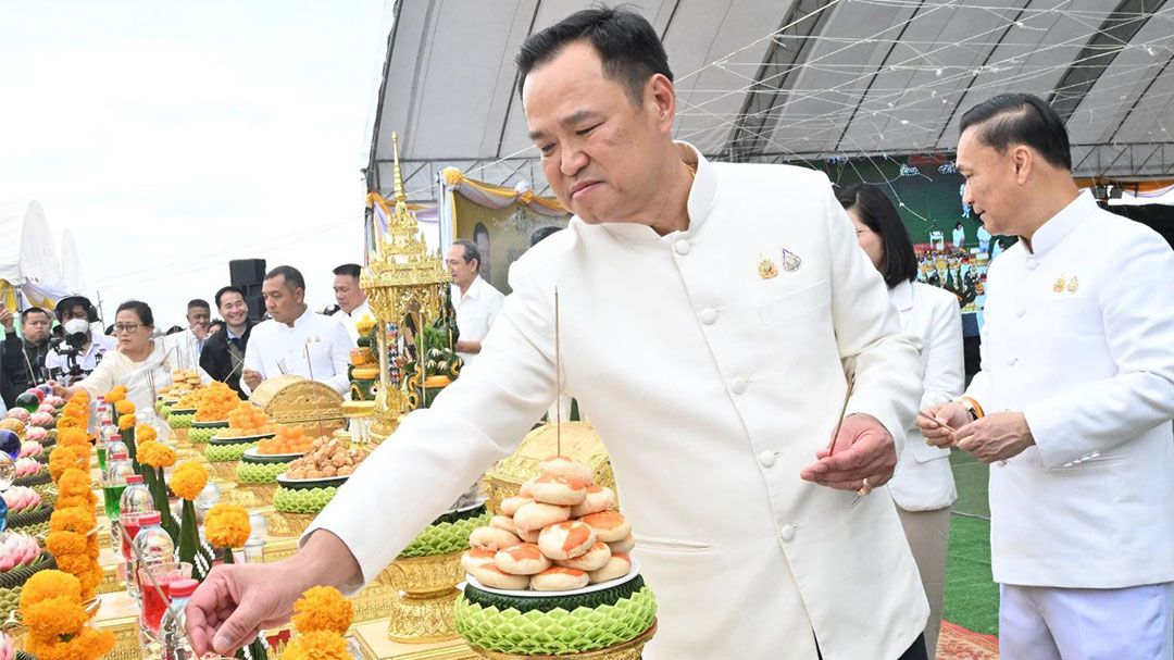 'อนุทิน'นำเททองหล่อ'พระพุทธโลกนาถนาคาไชยบุรี' ลุยดันแลนด์มาร์คแห่งใหม่บึงกาฬ