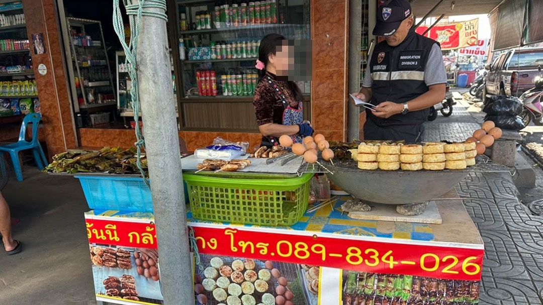 ตม.สระแก้วบุกรวบสาวใหญ่กัมพูชาลอบเปิดหน้าร้านขายของแย่งอาชีพคนไทย