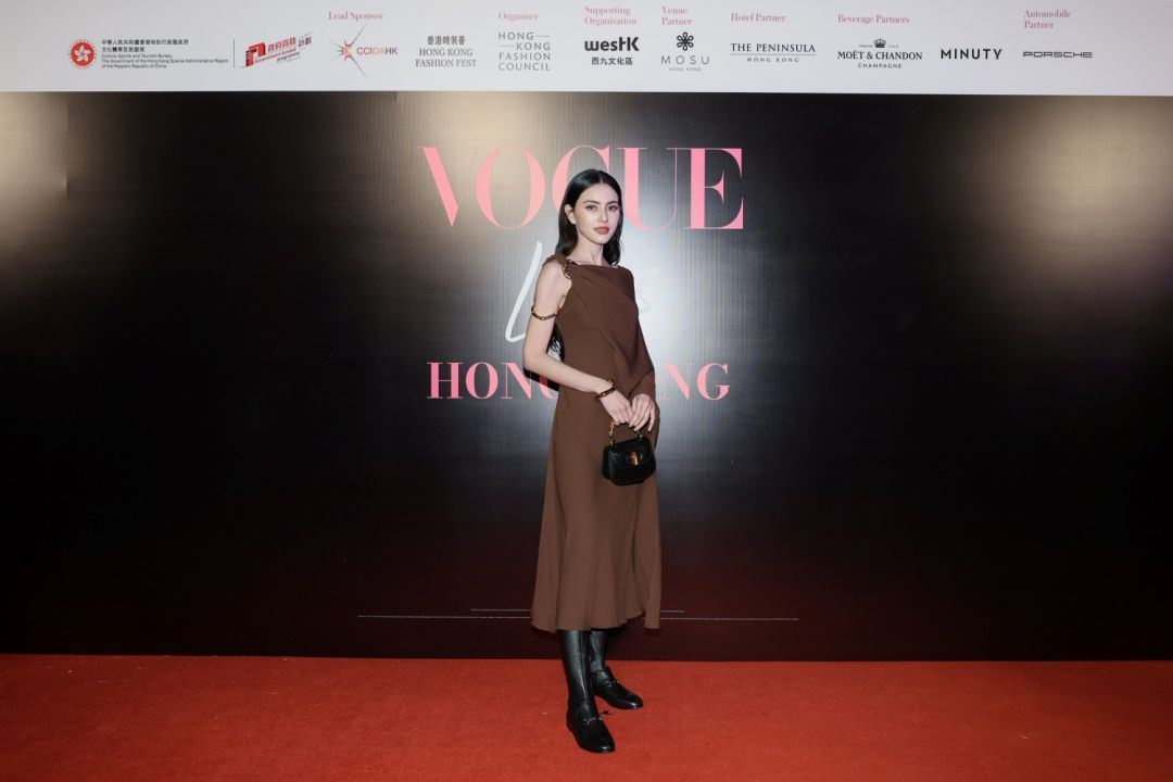 ตัวแทนจากประเทศไทย 'ใหม่ ดาวิกา - มิว ศุภศิษฏ์'กระทบไหล่คนดัง ในงานฮ่องกงแฟชั่น