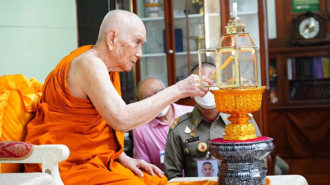 'สมเด็จพระสังฆราช'ประทานไฟพระฤกษ์สวดมนต์ข้ามปี ถวายพระราชกุศล