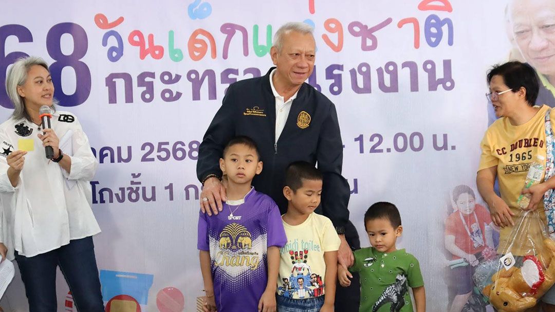 'พิพัฒน์'จัดให้! มอบทุนการศึกษาให้ลูกหลานแรงงานทั่วประเทศกว่า 10,000 คน