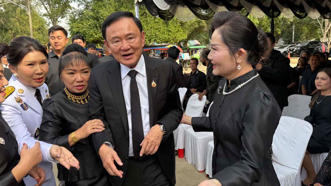 'ทักษิณ'ร่วมงานพิธีพระราชทานเพลิงศพ มารดา'เพ็ญชิสา'สส.เพื่อไทย