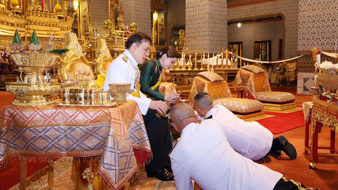 'ในหลวง-พระราชินี'เสด็จฯพระราชพิธีสมมงคล พระชนมายุเท่า'พระบาทสมเด็จพระพุทธยอดฟ้าจุฬาโลกมหาราช'