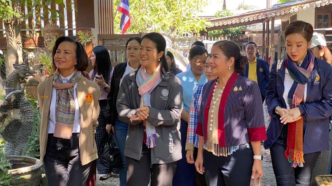 'มท.4'ลงพื้นที่สุโขทัย ชูเกษตรผสมผสาน-หัตถกรรมสังคโลก สร้างเศรษฐกิจชุมชน