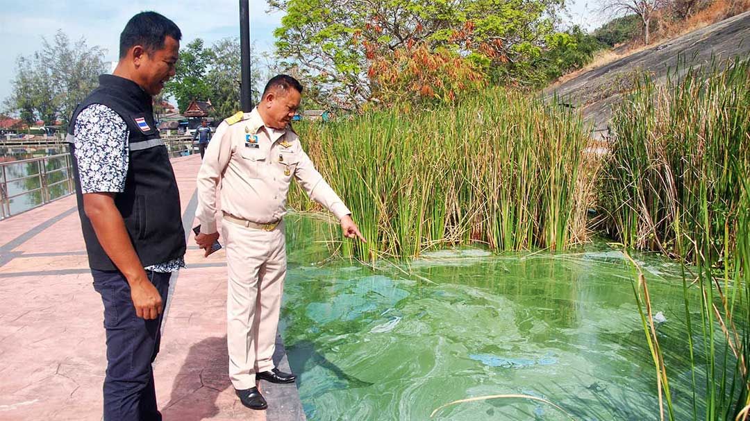 นายกฯหัวหิน รุดตรวจสอบอ่างเก็บน้ำเขาเต่า หลังน้ำมีสีเขียวขุ่น