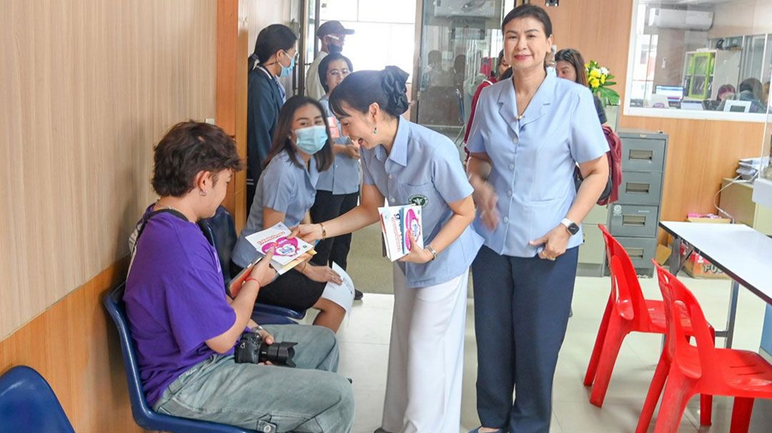 สสจ.กาญจน์ออกรณรงค์ให้ความรู้การดูแลสุขภาพป้องกันโรคอุบัติใหม่ อุบัติซ้ำ