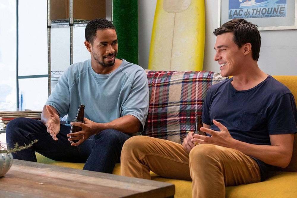 ‘ฟินน์ วิตต์ร็อก’ จับมือ ‘โซอี้ เชา’  รักจะเบ่งบานเมื่อเจอคนที่ชอบในเวลาที่ใช่