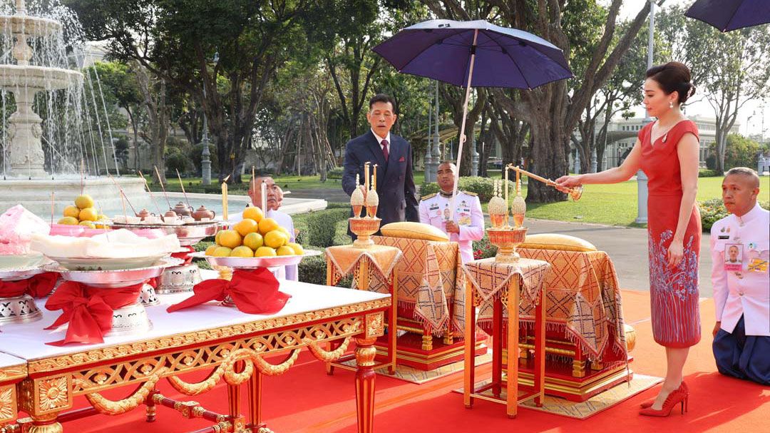 'ในหลวง-พระราชินี'ทรงประกอบพระราชพิธีสังเวยพระป้าย เนื่องในเทศกาลตรุษจีน พ.ศ.2568