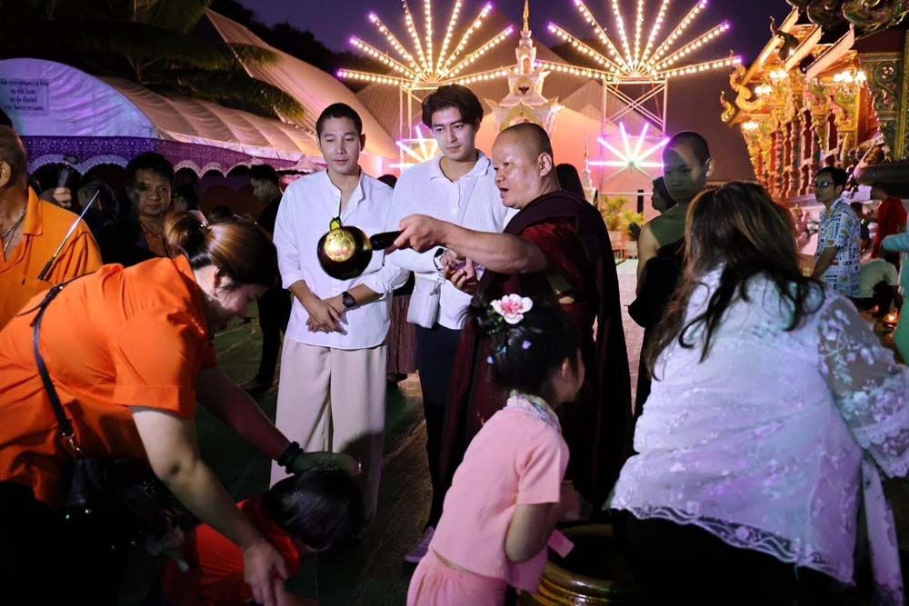 ‘ฟิล์ม-อาร์ม’ร่วมงานบวงสรวงอธิษฐานจิตพิธีสืบชะตา