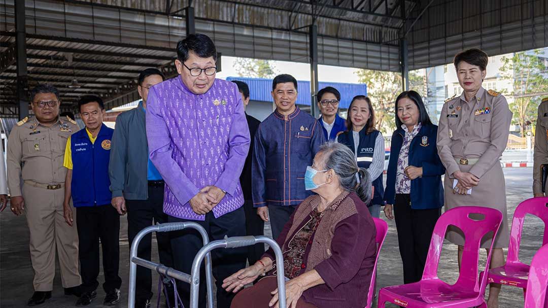 พ่อเมืองพิษณุโลกตรวจเยี่ยมหน่วยเลือกตั้ง พร้อมเชิญชวนใช้สิทธิเลือกตั้ง ส.อบจ.