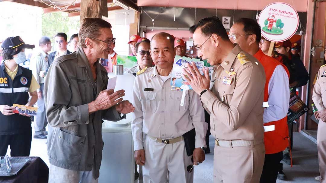 พ่อเมืองเชียงรายเดินหน้าเคาะประตูบ้าน‘รณรงค์หยุดเผา-หยุดฝุ่น’เพื่อคุณภาพอากาศที่ดี