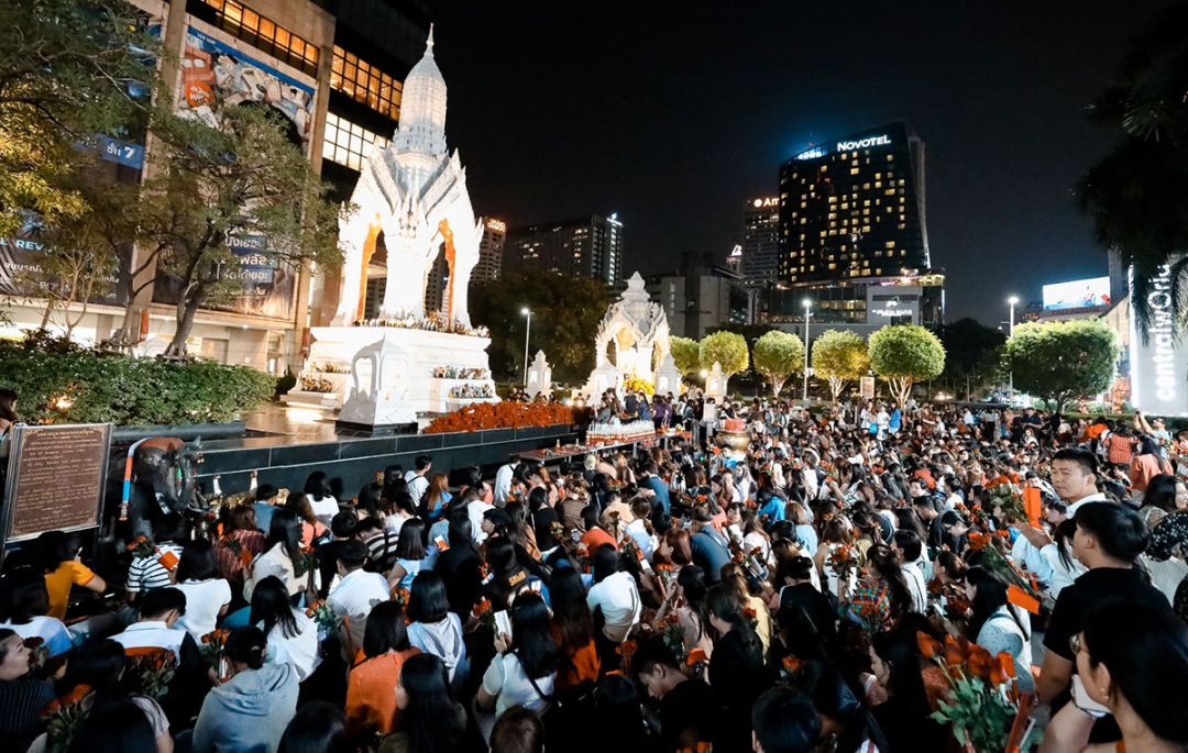 ขอพรความปัง! ชวนไหว้ ‘พระตรีมูรติ’ วันวาเลนไทน์ ที่เซ็นทรัลเวิลด์