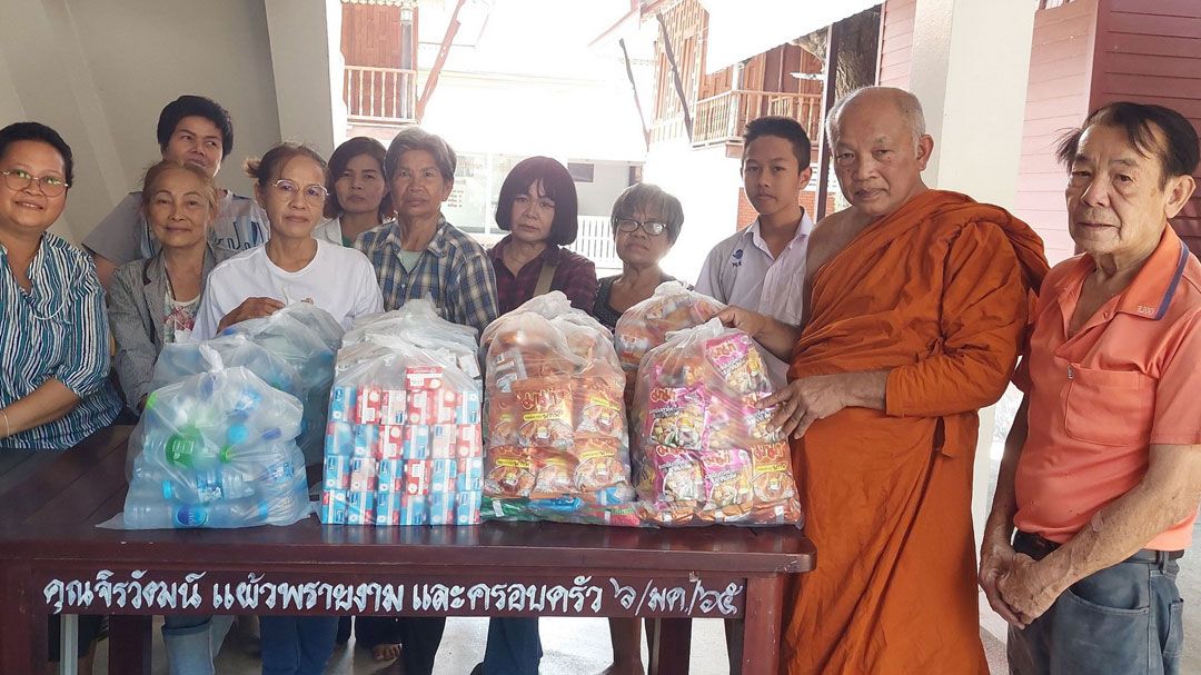 'เจ้าอาวาสวัดเหนือ'สนับสนุนข้าวสารอาหารแห้งหน่วย'ชุดเสือไฟ'ปฏิบัติภารกิจดับไฟป่า